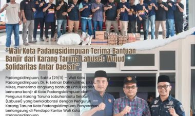 "Wali Kota Padangsidimpuan Terima Bantuan Banjir dari Karang Taruna Labusel: Wujud Solidaritas Antar Daerah”.