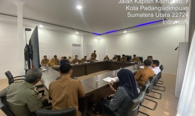 Sekjen Kemendagri Minta Pemda Antisipasi Kenaikan Harga Bahan Pokok Jelang Ramadan
