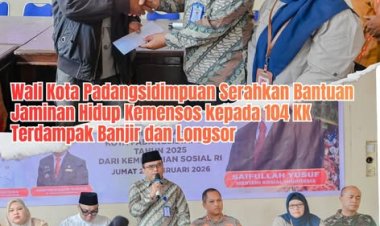 Wali Kota Padangsidimpuan Serahkan Bantuan Jaminan Hidup Kemensos kepada 104 KK Terdampak Banjir dan Longsor