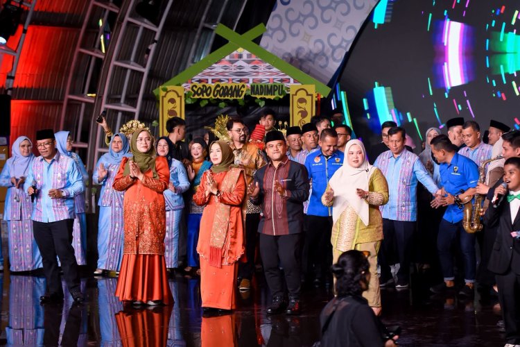 Penampilan Anak-Anak Tim Kesenian Kota Padangsidimpuan Sukses Memukau Penonton Saat Pertunjukan Kesenian PRSU Ke - 50 Di Panggung Keong.